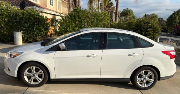 Ford Focus S Sedan - $5,500 (Vista)63470061615491121