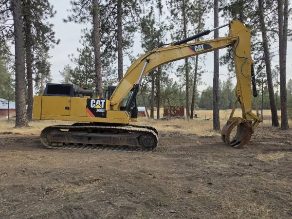 Cat EL300B Excavator with Grapple 1