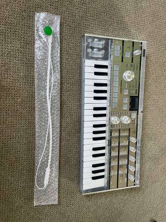 Korg Microkorg Synthesizer/Vocoder w/mic 1
