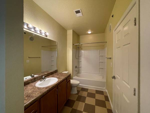 $1,249 / 1br - 802ft2 - 1 Bedroom #1411 Special 1 mnth Base Rent Free/Credited App and Admin (Asheville)64029374435842123