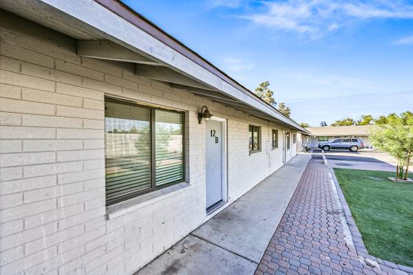 $1,199 / 2br - 950ft2 - 1744 W Glendale AVE  #12 B (Phoenix)64024994749953120