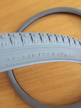 Par de neumáticos nuevos de 24” para bicicleta silla de ruedas - $15 (Falls Church)63471266132609122