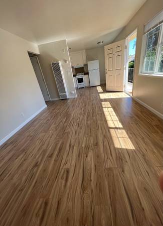 Sunny & Spacious apt. inc. parking in 8 unit building 1