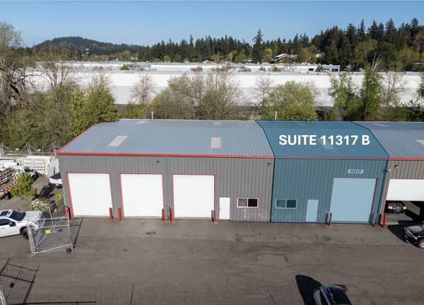 $2,454 / 2100ft2 - Industrial Space with Private Restroom for Lease - 1 Roll Up Doors - 2 (Portland)63831466129281123