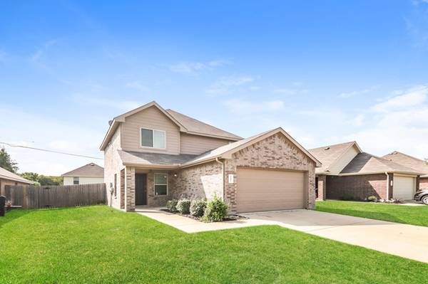 $2,195 / 4br - 1900ft2 - 575 min credit - 1 &1/2 Months Free  - No application fee (Ennis)63796327224833120