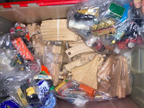 NEW LOTS Thomas & BRIO Trains Sets,Tracks,Cars,Engines & Buildings 1