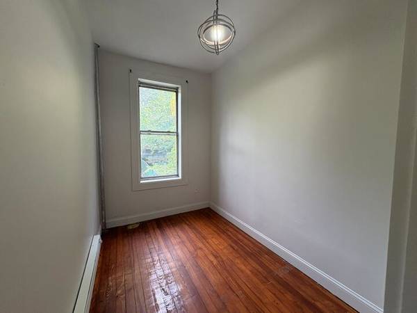 $800 / 4br - Rooms Available in a Sunny 4 Bed/1.5 Bath Plus Office Apartment ☀️ (Brooklyn)64033460137602123