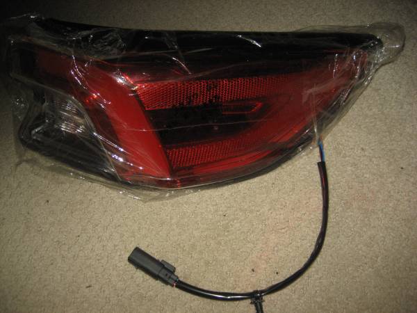 NEW 2020-23 FORD ESCAPE RIGHT TAILLIGHT 1
