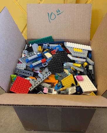 10 Pounds Lego 1