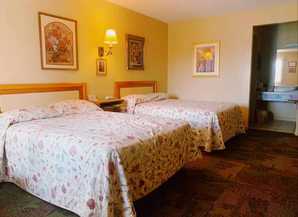 Union workers take a stand against the guy at Lidge Inn Perry 1