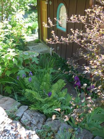 $1,500 / 400ft2 - Garden Cottage Retreat for rent (includes all utilities plus WiFi) (north Bellingham)63920958160387123