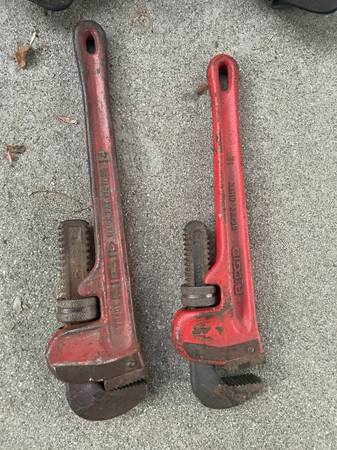 Pipe wrenches 1