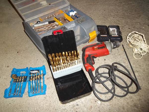 3/8" 8AMP MILWAUKEE DRILL WITH CASE, BITS, ACCESSORIES SEE PICS!! 1