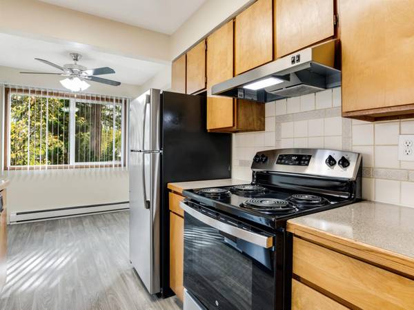 $1,575 / 2br - COME TOUR! 50% OFF 1 MO + Enjoy Fanno Creek Trail - Near Downtown (Beaverton)63615696140033124
