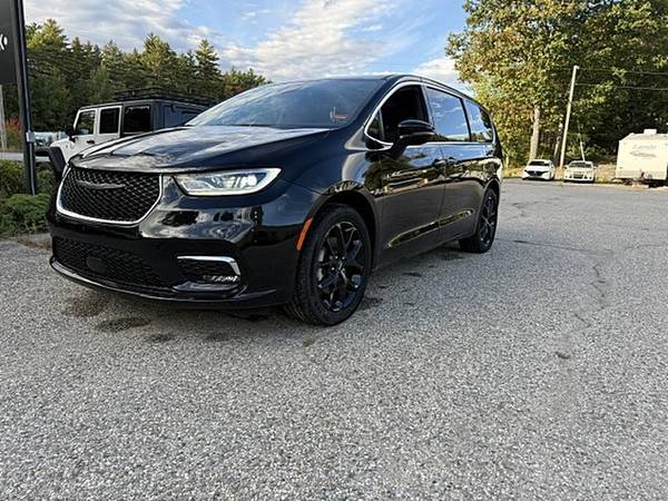 2025 Chrysler Pacifica Select AWD 1
