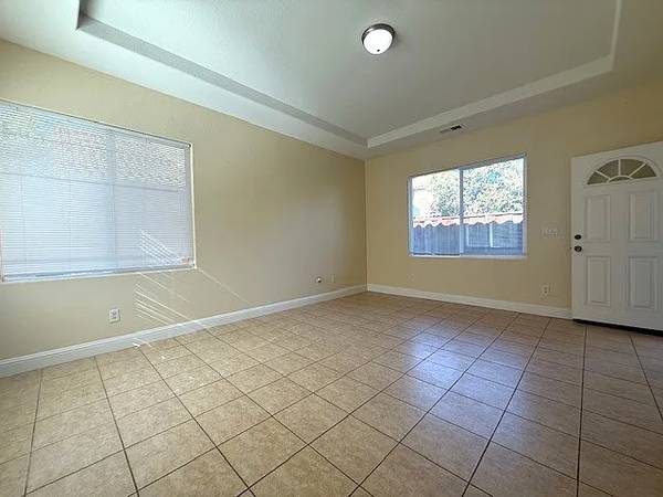 $1,400 / 1br - 500ft2 - Cozy 1-Bedroom Home with Private Entry & Modern Touches (gilroy)63857952260225121