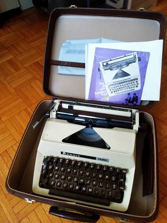 Facit 1620 typewriter excellent condition with Pica Esquire font style 1