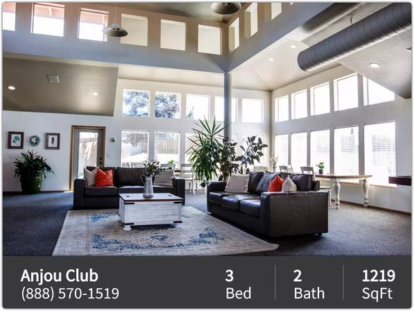 Right on public transit, for easy commuting! Anjou Club Apartment Home 1