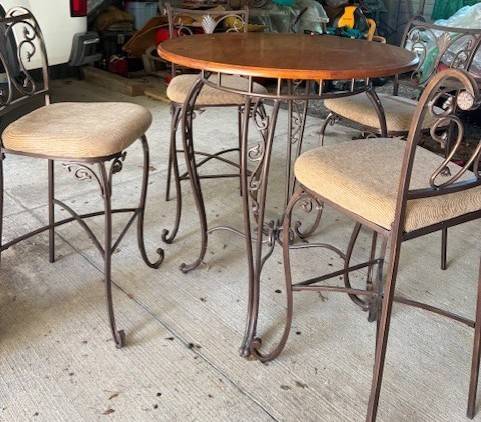 Wrought Iron Bistro Dining Set – Table & 4 Barstools 1