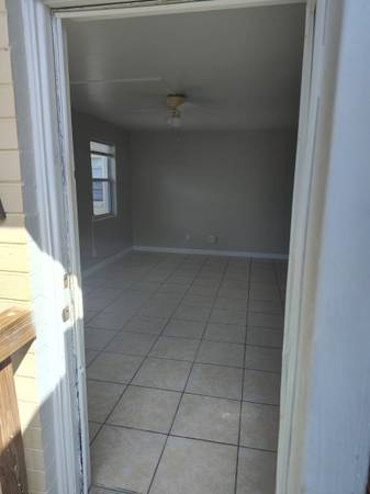 $1,400 / 1br - 600ft2 - Great location only 3 blocks from the beach! (Daytona Beach)63791574955137123
