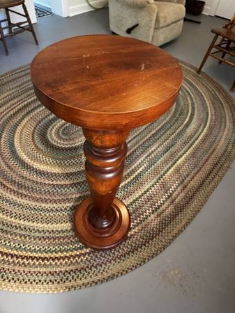 Round Wood Pedestal Accent Table / Entry Table / Plant Stand 1