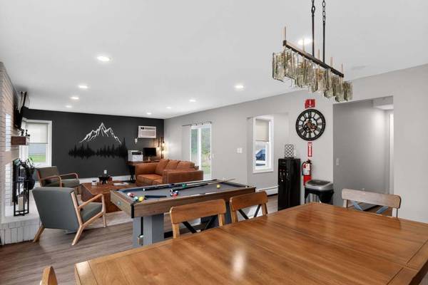 1 BD, Energy-Efficient Stainless Steel Appliances, Air Conditioning 1