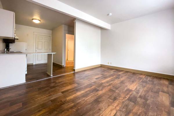 Situated in Seattle!, Extremely Close to Bus Lines, Studio 1BA 1
