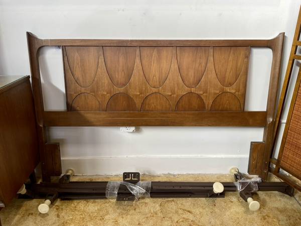 Vintage Mid Century Broyhill Brasilia Bed. 1