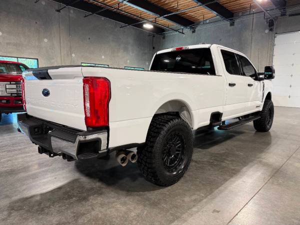 2023 Ford F-350 Super Duty Diésel 4x4 4WD Camioneta F350 XLT 4 puertas Cabina Crew - $63,900 (Platinum Motors Corp)63438173403777123