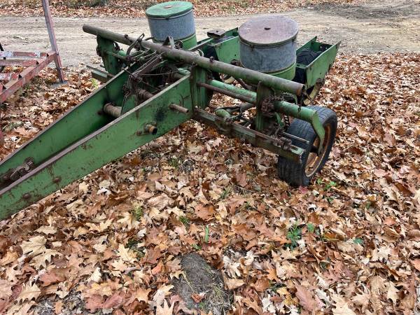 3 2 row corn planter 1