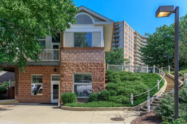 $2,350 / 3br - 1175ft2 - 3/BD, Cocina totalmente eléctrica, en Alexandria VA (4820 Kenmore Avenue, Alexandria, VA)64040024721409122