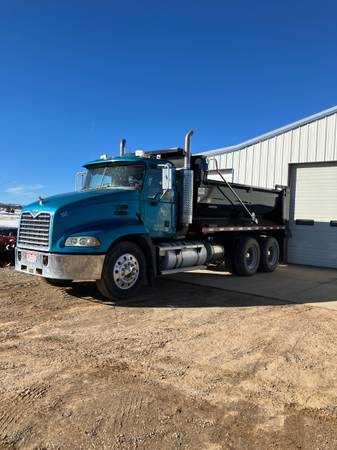 2004 Mack Vision CX613 Dump Truck 1