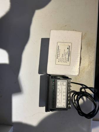 Digital voltmeter 1