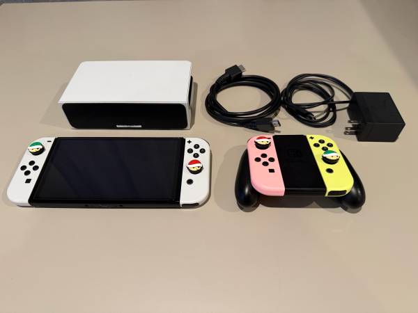 Nintendo Switch OLED Model (White Joy-Con) – Mint / Excellent Condition 1