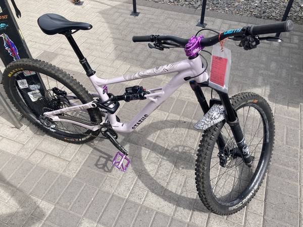 Specialized Status 140 full suspension mountain bike 1