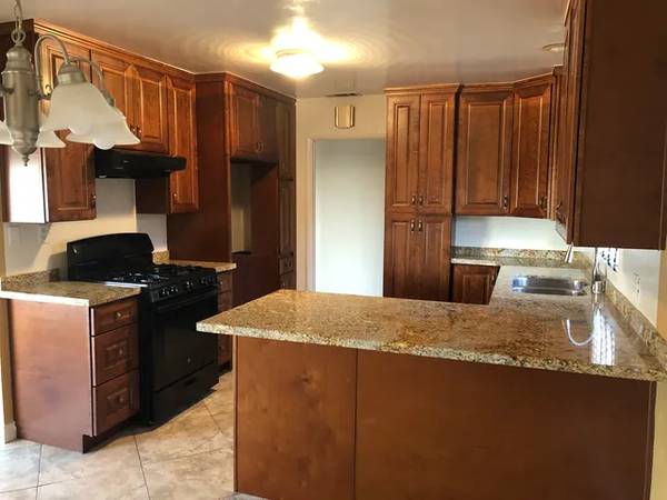 $2,500 / 3br - *-* Hermosa y acogedora casa de 3 dormitorios/2 baños de 1.326 pies cuadrados disponible!! (San Diego)63657173724929122
