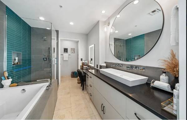 $1,995,000 / 3br - 2963ft2 - Luxury Penthouse | 360-Degree Views, 4 Balconies, High-End Remodel (Vancouver)63735808746881124