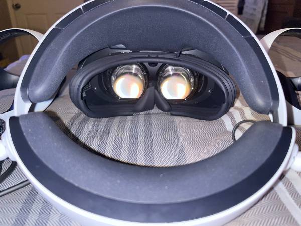 PSVR 2 w/Controllers - $150 (Sherman)63443499538179122