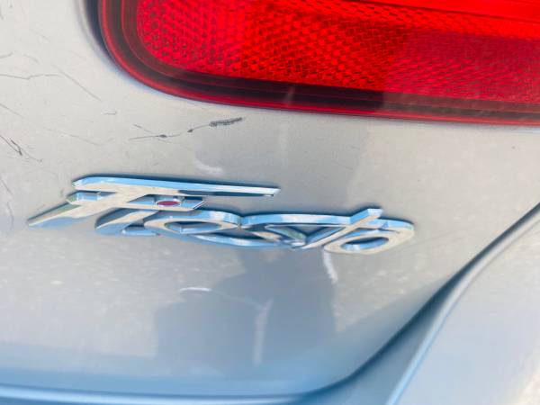 2013 Ford Fiesta sedán de 4 puertas - ESPECIAL PARA MECÁNICOS, AIRE ACONDICIONADO NO FUNCIONAL, 128 mil millas - $4,49563499675120515121