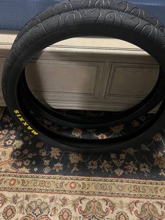 Maxxis hookworms 1
