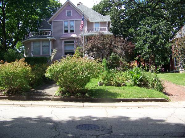 Victorian Large Apt., 1 Bedroom, Upper Unit 1