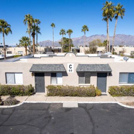 $1,025 / 2br - 775ft2 - Apartamentos Palm Gardens63674947347073123