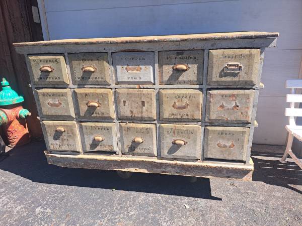 Hardware Cabinet 1