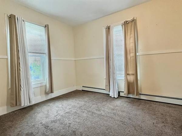 $3,318 / 5br - Large 5 Bedroom House for Rent in Back Central, Lowell (Lowell)63797254471043122