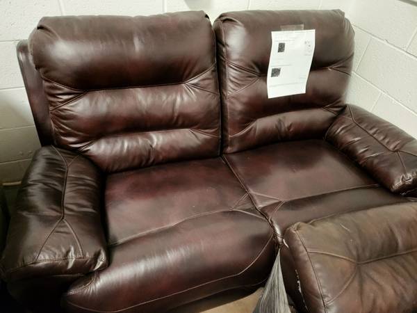 BROWN LEATHER RECLINER LOVE SEAT 1