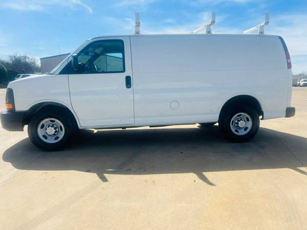 2015 Chevrolet Express 2500 - Photo 2