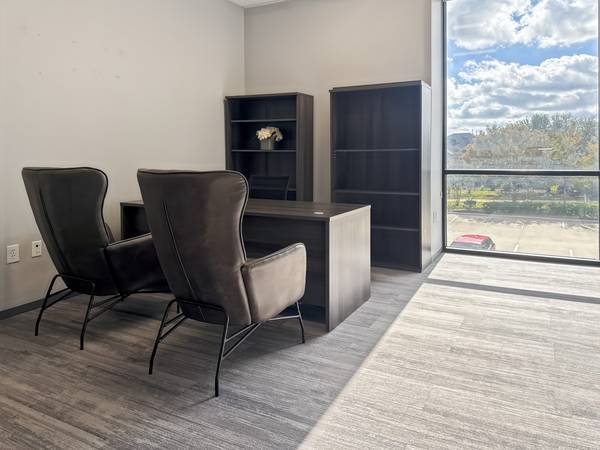 🏢🎆 Private Office for the New Year — Move In Now 1