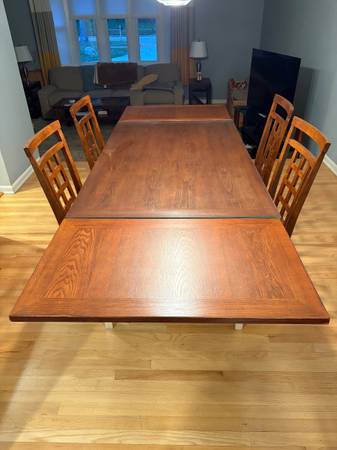 Expandable dining table and chairs 1