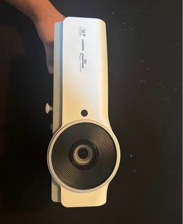 Vivitek HD Widescreen DW886 Projector 1