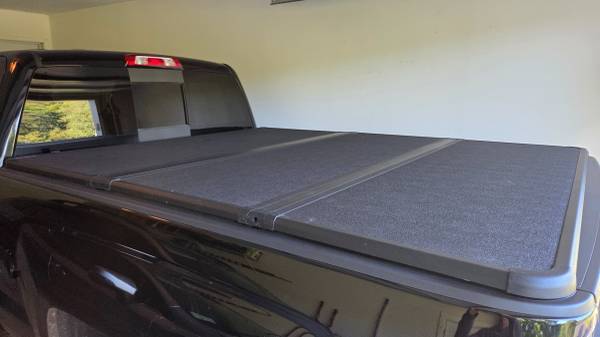 Extang Solid Fold 2.0 Hard Tonneau Cover Silverado/Sierra 6'-6" bed 1